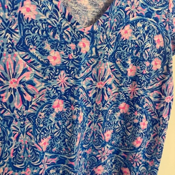 2/40 Lily Pulitzer Etta V-Neck T-Shirt - Women’s Small - Picture 3 of 8